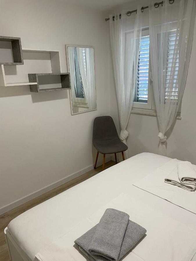 Guest House Micin Vodice Bagian luar foto