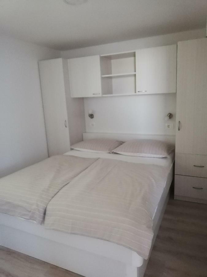 Guest House Micin Vodice Bagian luar foto