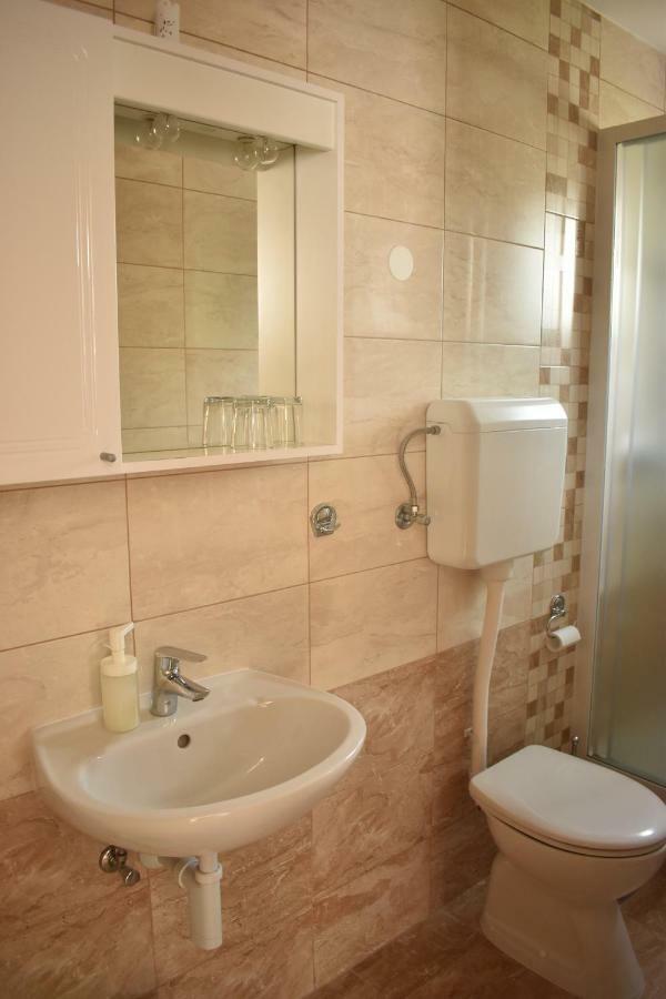 Guest House Micin Vodice Bagian luar foto