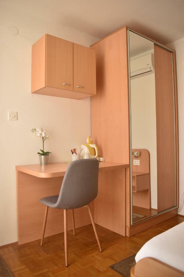 Guest House Micin Vodice Bagian luar foto